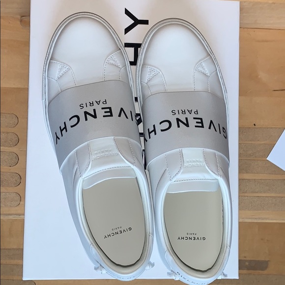 GIVENCHY  Urban Street Logo Sneakers - Picture 11 of 13